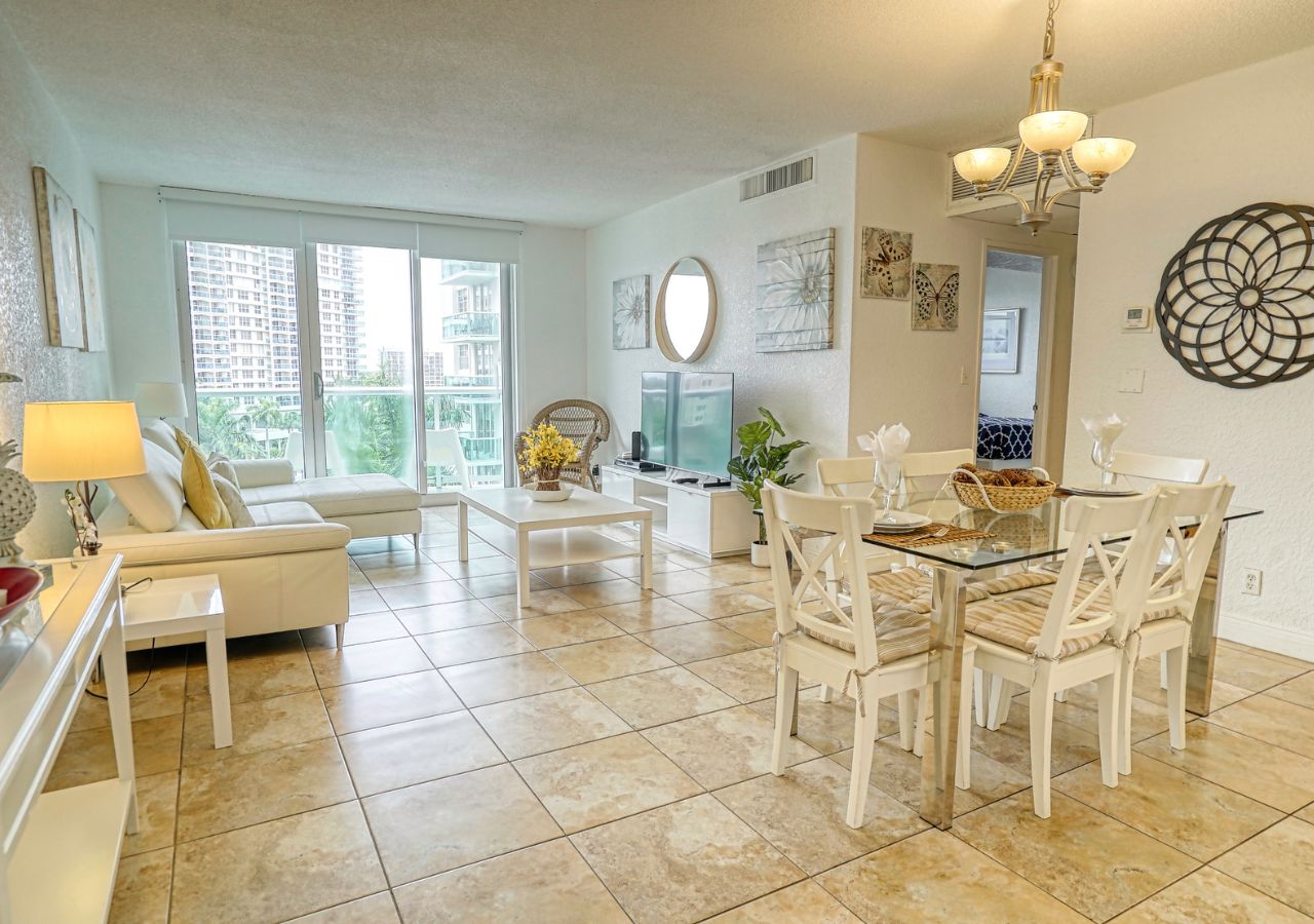 Tides Condo Resort (Hallandale Beach)
